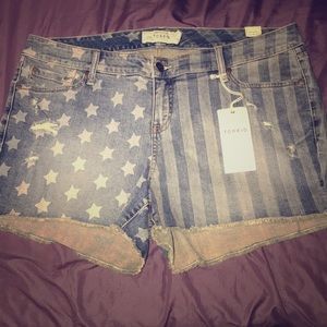 Torrid size 18 stars ⭐️ and stripes shorts 🇺🇸